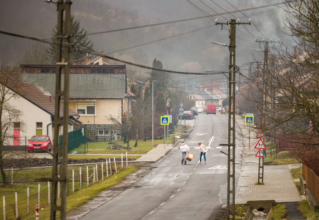 Beszakadt a szántóföld egy része, egy hatalmas lyuk tátong a földben egy bányaomlás miatt
20260204 Vizslás
fotó: Németh András Péter NAP