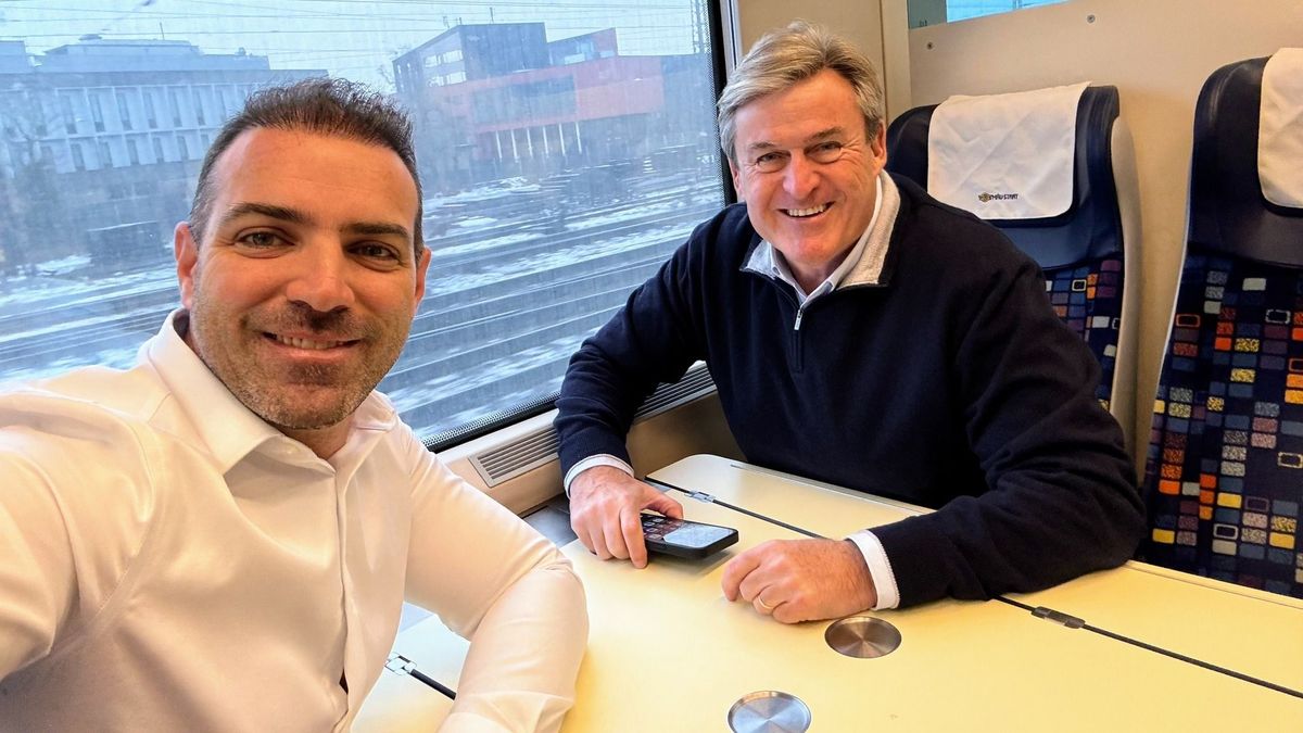 Ez nem Magyar Péterék napja: azt hitték Kapitány Istvánék, senki sem hallja őket a vonaton, úgy adták ki a Tisza terveit (VIDEÓ)