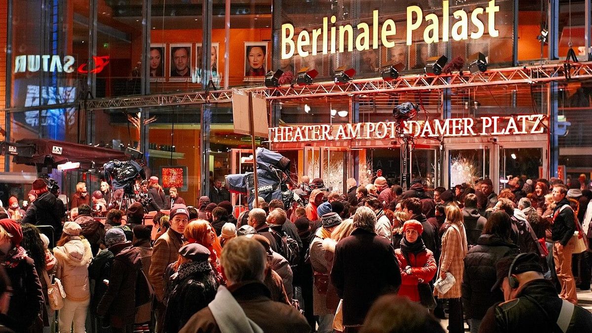 Schilling Árpád képmutatónak nevezte a legnagyobb élő német rendezőt, Wim Wenderst, amiért nem hajlandó politizálni a berlini filmfesztiválon