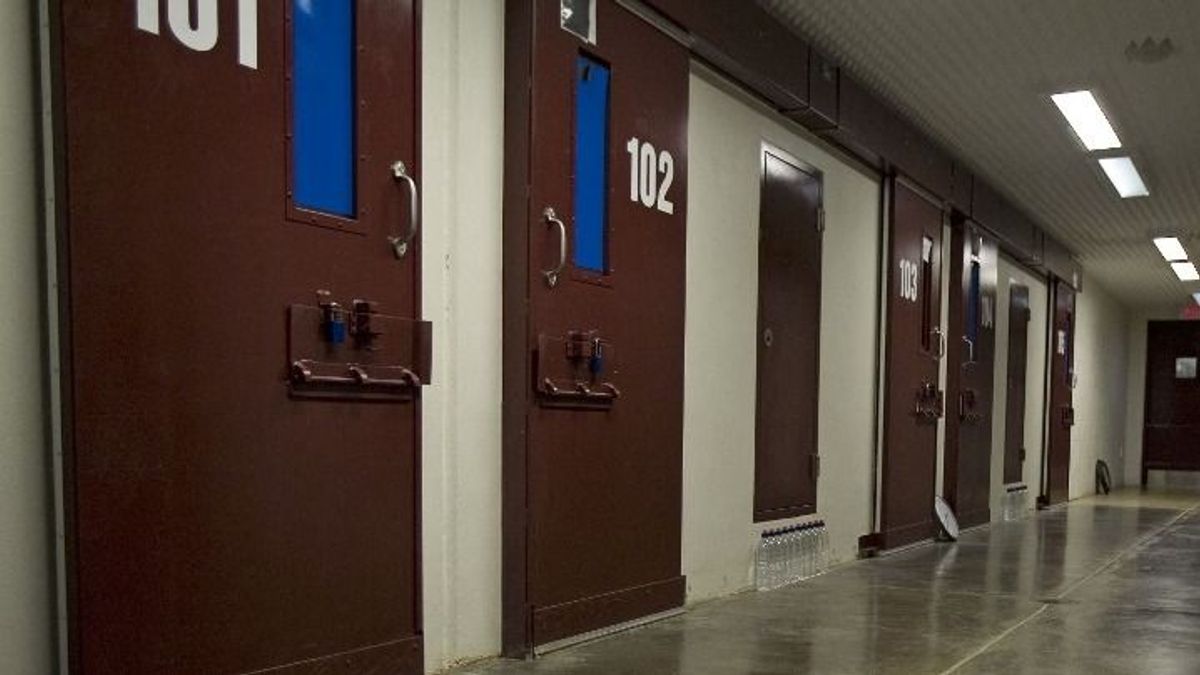 Migránskereskedelem, kábítószer, sikkasztás – letartóztatták a volt NB I-es focistát