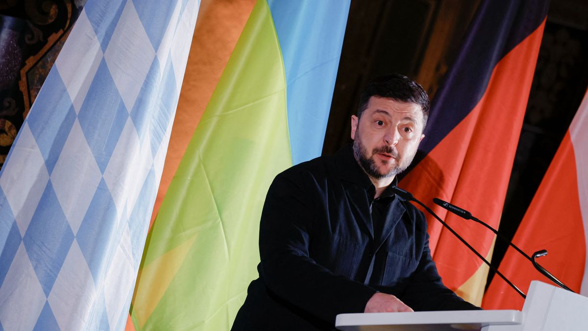 „Chicken game-ben vagyunk, és Zelenszkij áll vesztésre” – az elemző szerint az a kérdés, az ukrán elnök mikor rántja el a kormányt