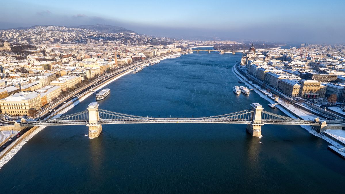Késések, torlódások, balesetek – nagy káoszt okozott a frissen lehullott hó