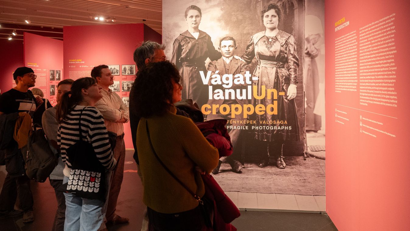 A századforduló vidéki Magyarországának műtermi világát mutatja be a Néprajzi Múzeum új tárlata