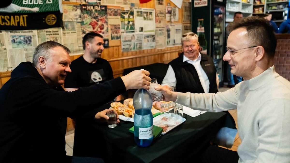 Bognár, Böde és Szijjártó a Szentélyben – a zsíros kenyér után a sör is előkerült (VIDEÓ)