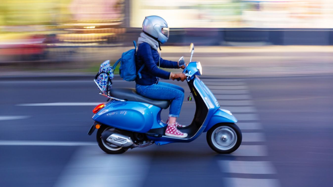 Iránban hivatalosan is engedélyezték a nőknek a motorvezetést