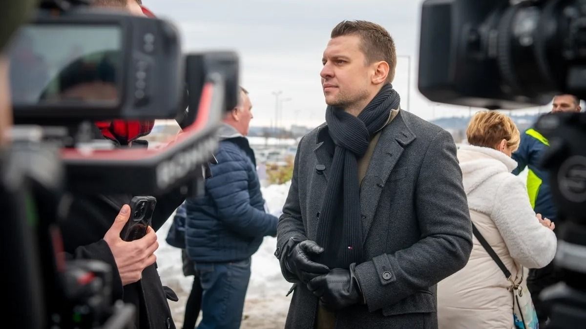 „Hol van a derék ellenfél?” – keresgélésbe kezdett Menczer Tamás, olyan kevesen voltak a tiszás standnál (VIDEÓ)