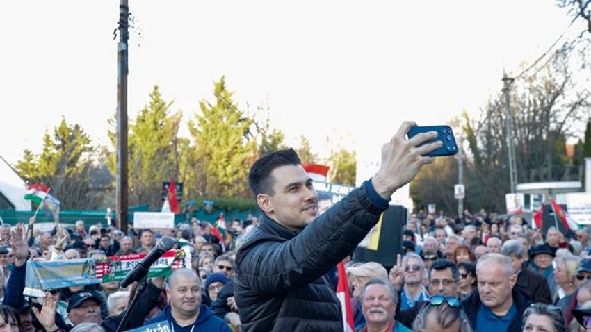 Tüntetés Ukrajna budapesti nagykövetsége előtt