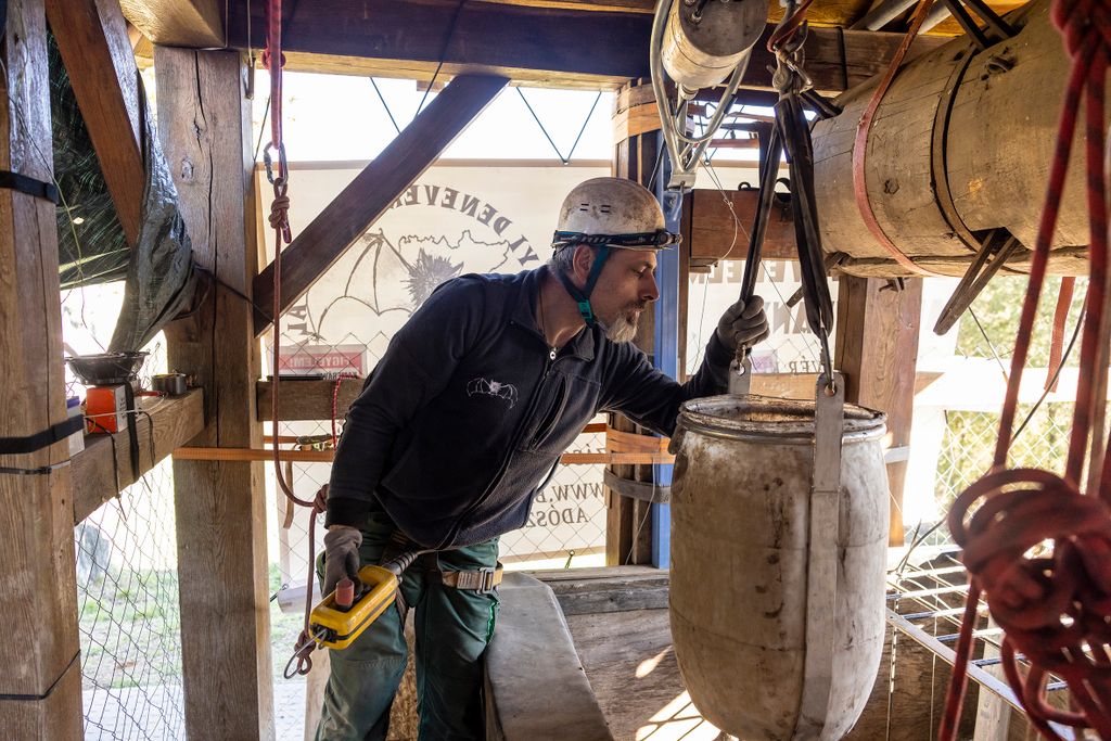 20260227 Somlóhegy Taposókút Somlóvásárhelyen amely a XIX század elején épült ipari műemlék. Barlangi mentő csapat dolgozik a kút teljes mélységének a kitisztításán.  Fotó: Kállai Márton KM