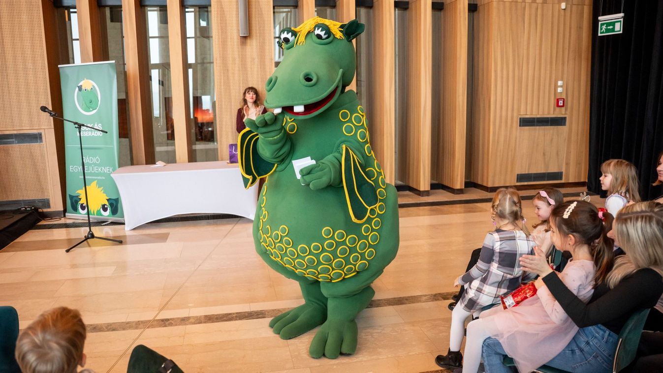 Ismét országjáró turnéra indul a Csukás Meserádió és az M2 Mesetévé