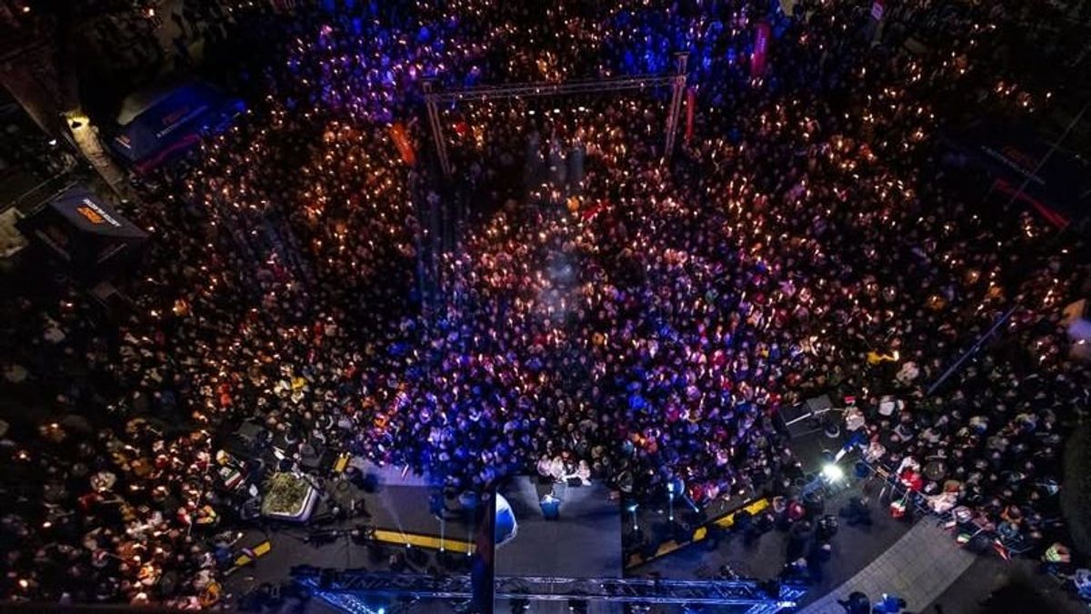 Orbán Viktor Kaposváron indította országjáró turnéját: Magyar Péter könnyes szemmel nézheti a tömegről készült képeket