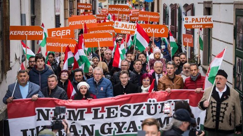 Óriási tömeg fogadta Egerben Orbán Viktort