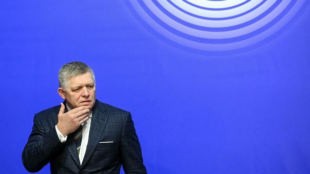 Fico a szőnyeg szélére állította Von der Leyent: Azonnal álljon ki Orbán mellett!