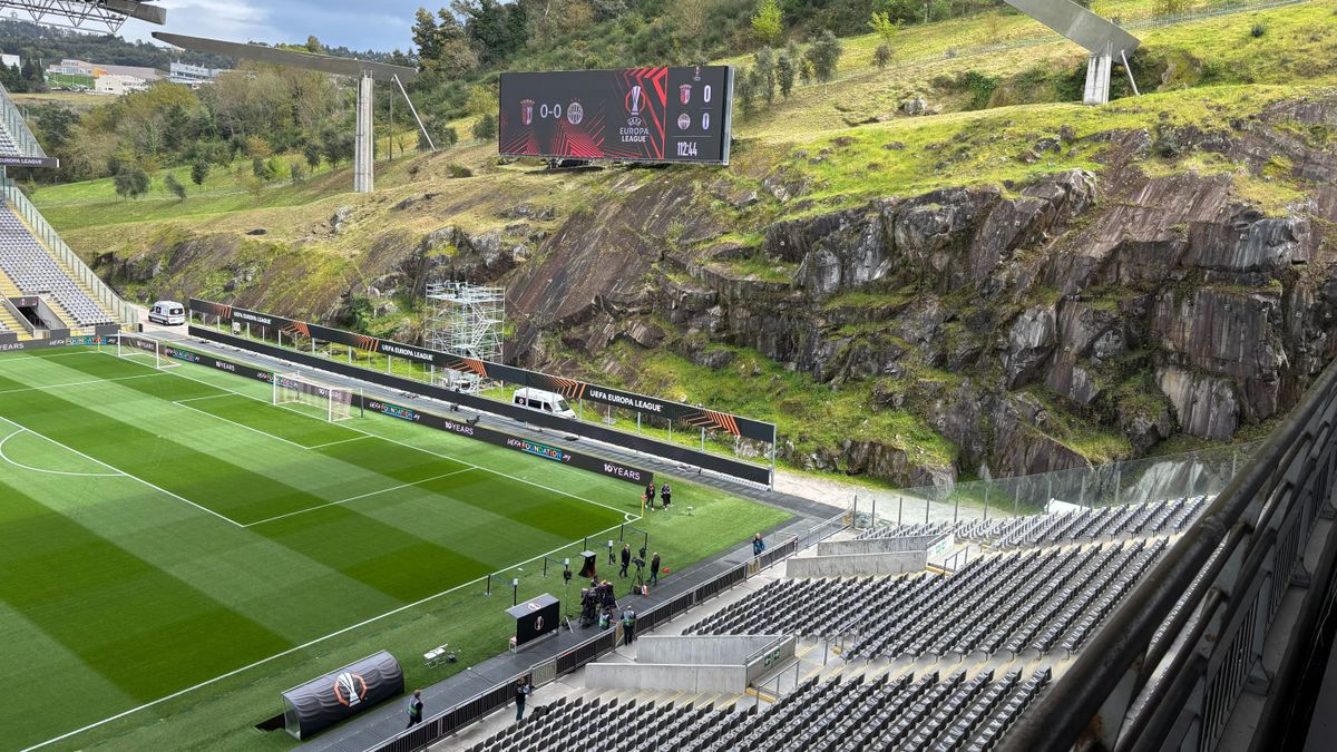 Ezt látni kell! Ebben a sziklákkal ölelt, különleges stadionban érhet el 40 éve nem látott bravúrt a Ferencváros (VIDEÓ)