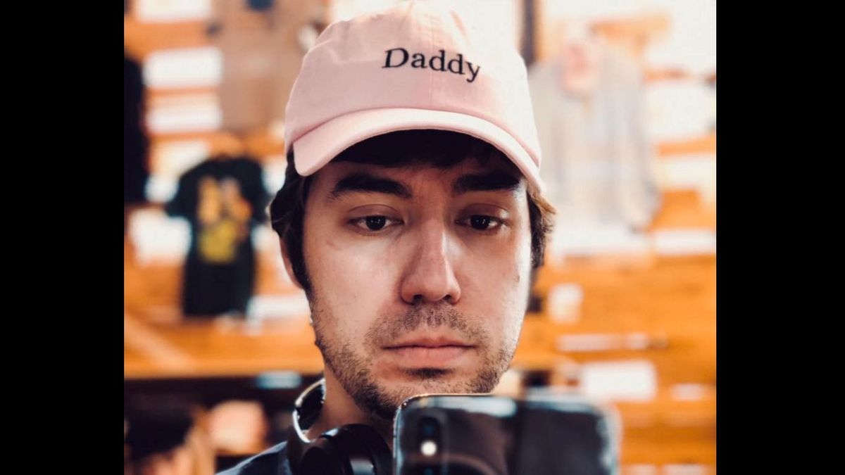 „A szó, amit most mindenki keres: hazaárulók” – Kocsis kíméletlen gyomrost vitt be a titkosszolgálati botrányba keveredett tiszás újságírónak