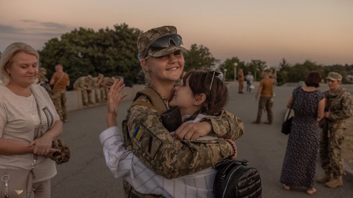 Teljes a fejetlenség az ukrán hadseregben: dezertőrök tartják rettegésben a civil lakosságot – Kijev megkezdte a nők toborzását