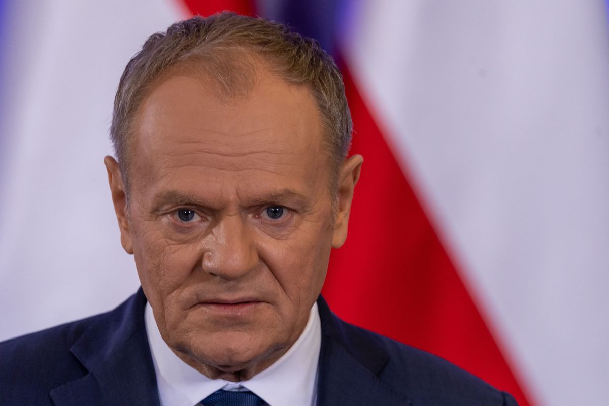 Egy előre megírt forgatókönyv alapján segítették a hatalomba Donald Tusk kormányát 