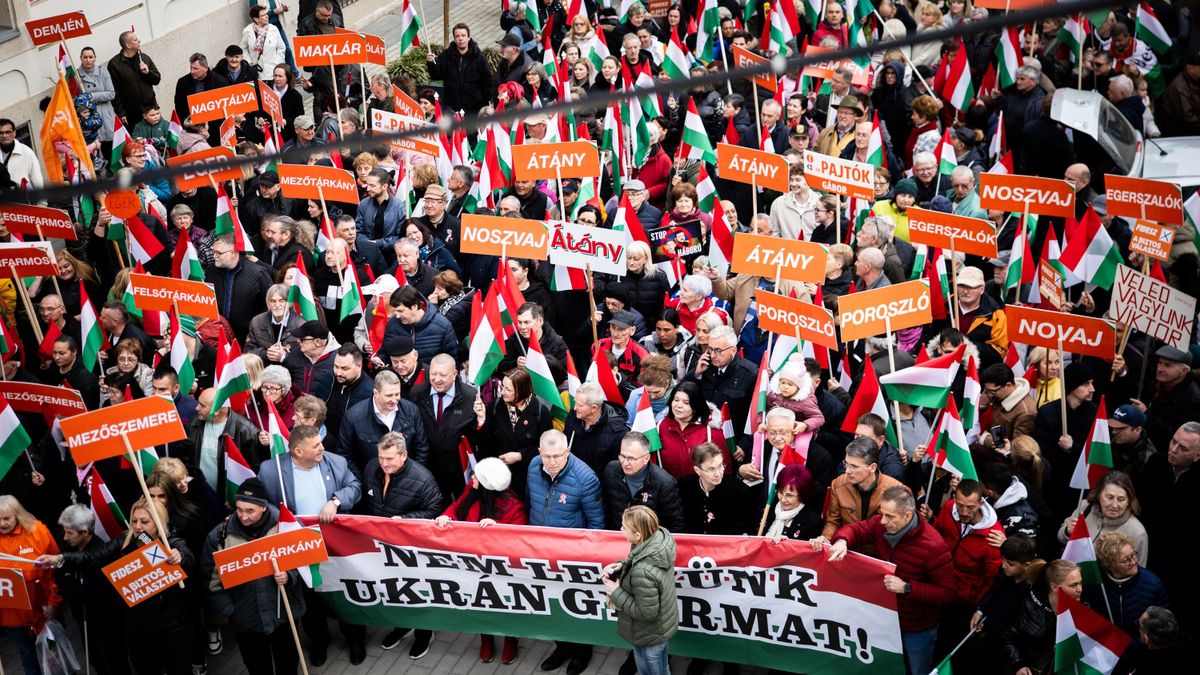 Tömeges fogadtatás Orbán Viktornak Egerben (GALÉRIA)