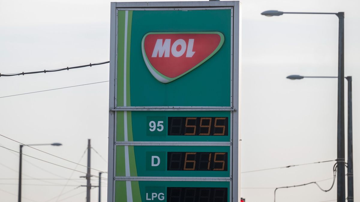 Rendkívüli bejelentés érkezett: így módosította a kormány a védett üzemanyagárról szóló rendeletet