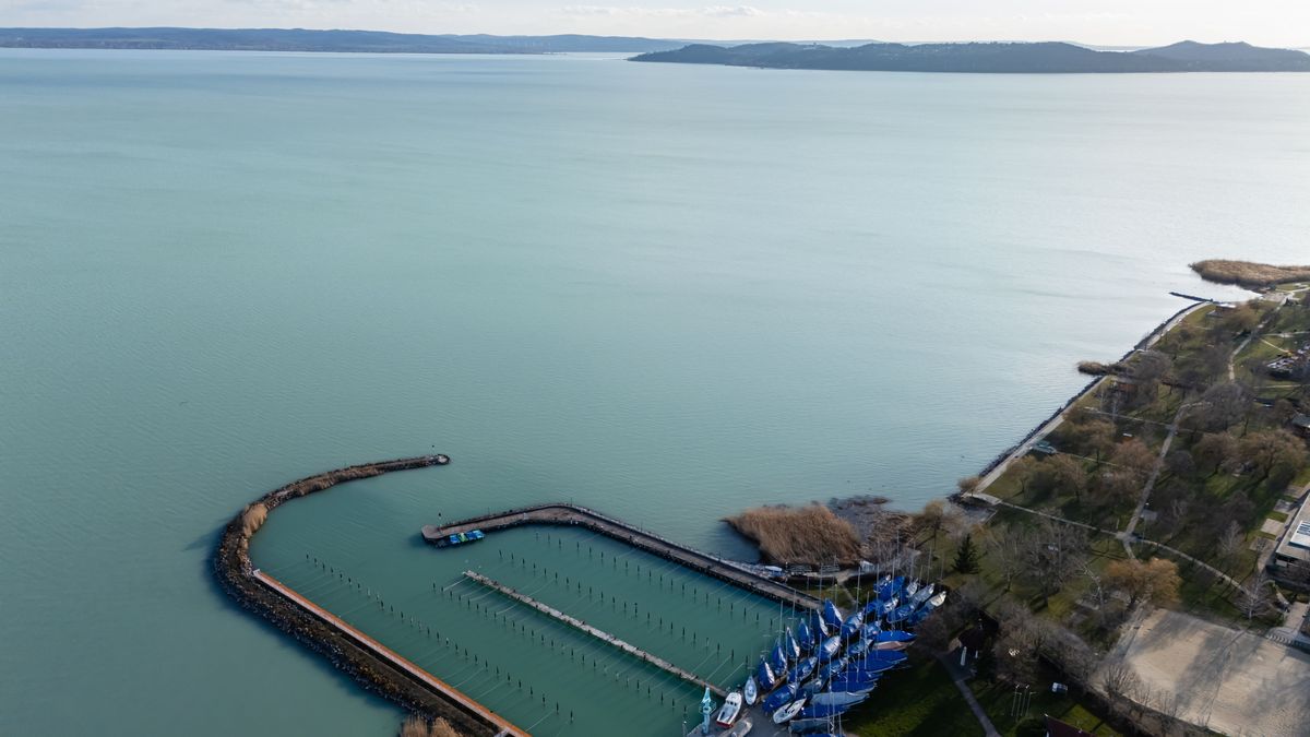 Ismeretlen arcát mutatja meg a Balaton: olyat láthatnak a magyarok, amire még sosem volt példa