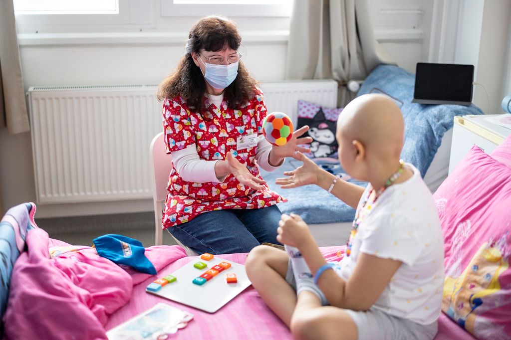 20260204 Budapest Iskolaszanatórium Heim Pál gyermekkórház riport a kórházban oktatást végző tanárok munkájáról Fotó: Kállai Márton KM a képen: Herrmann Lídia tanító