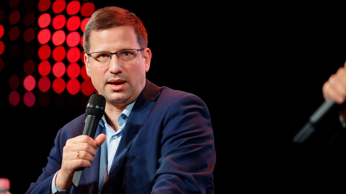 Gulyás Gergely a Mandiner Klubesten: „Magyar Péterék nem tudnának ellenállni Brüsszel háborús felhívásának!”