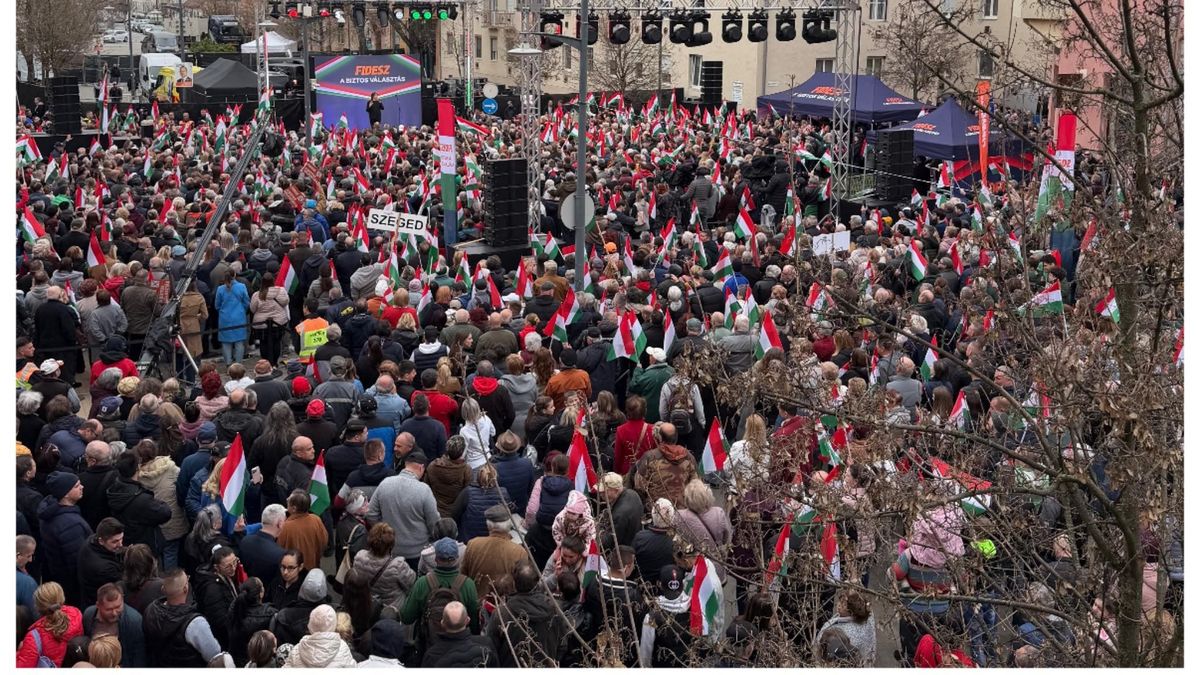 Ez sem a tiszások napja: hatalmas a tömeg volt Orbán Viktor hódmezővásárhelyi állomásán is (FOTÓ)