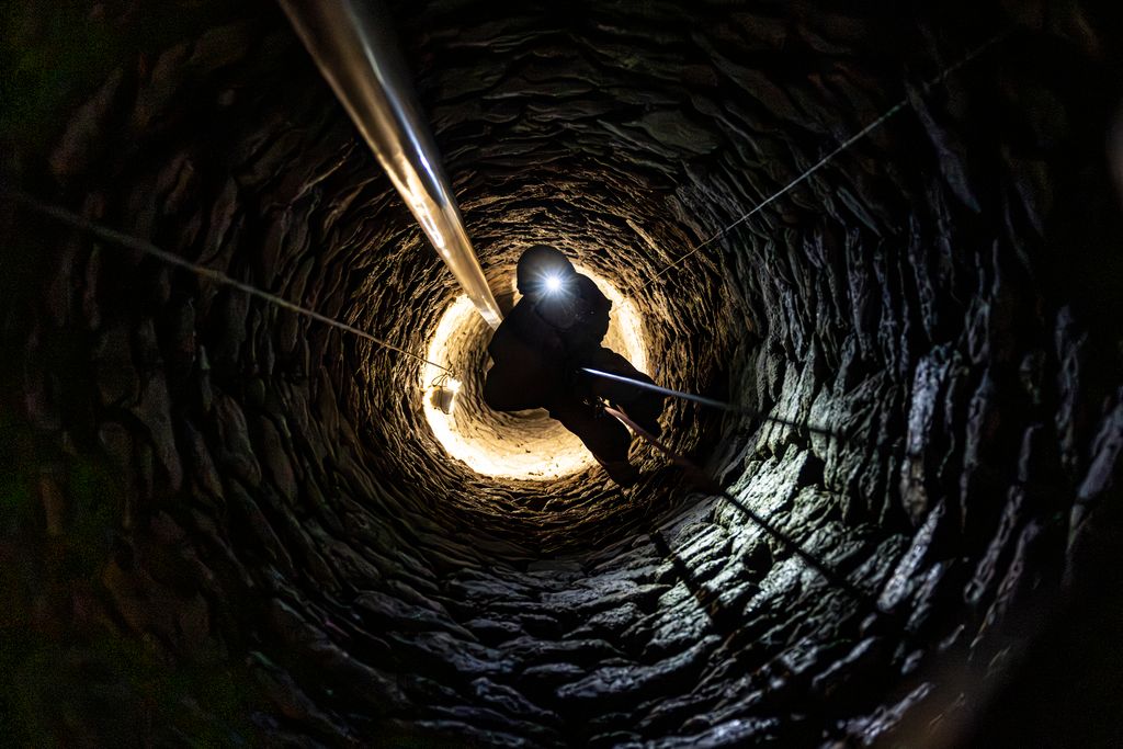 20260227 Somlóhegy Taposókút Somlóvásárhelyen amely a XIX század elején épült ipari műemlék. Barlangi mentő csapat dolgozik a kút teljes mélységének a kitisztításán.  Fotó: Kállai Márton KM