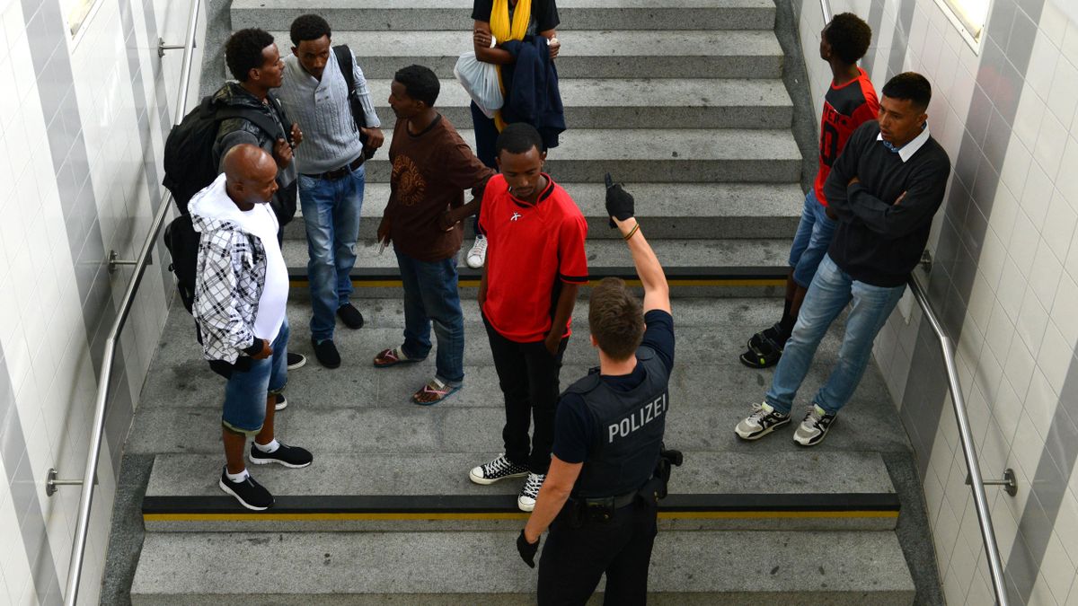 Németországban megőrültek: a baloldal szerint a fehér férfiak felelősek a nyilvánvalóan migránsok által elkövetett erőszakért