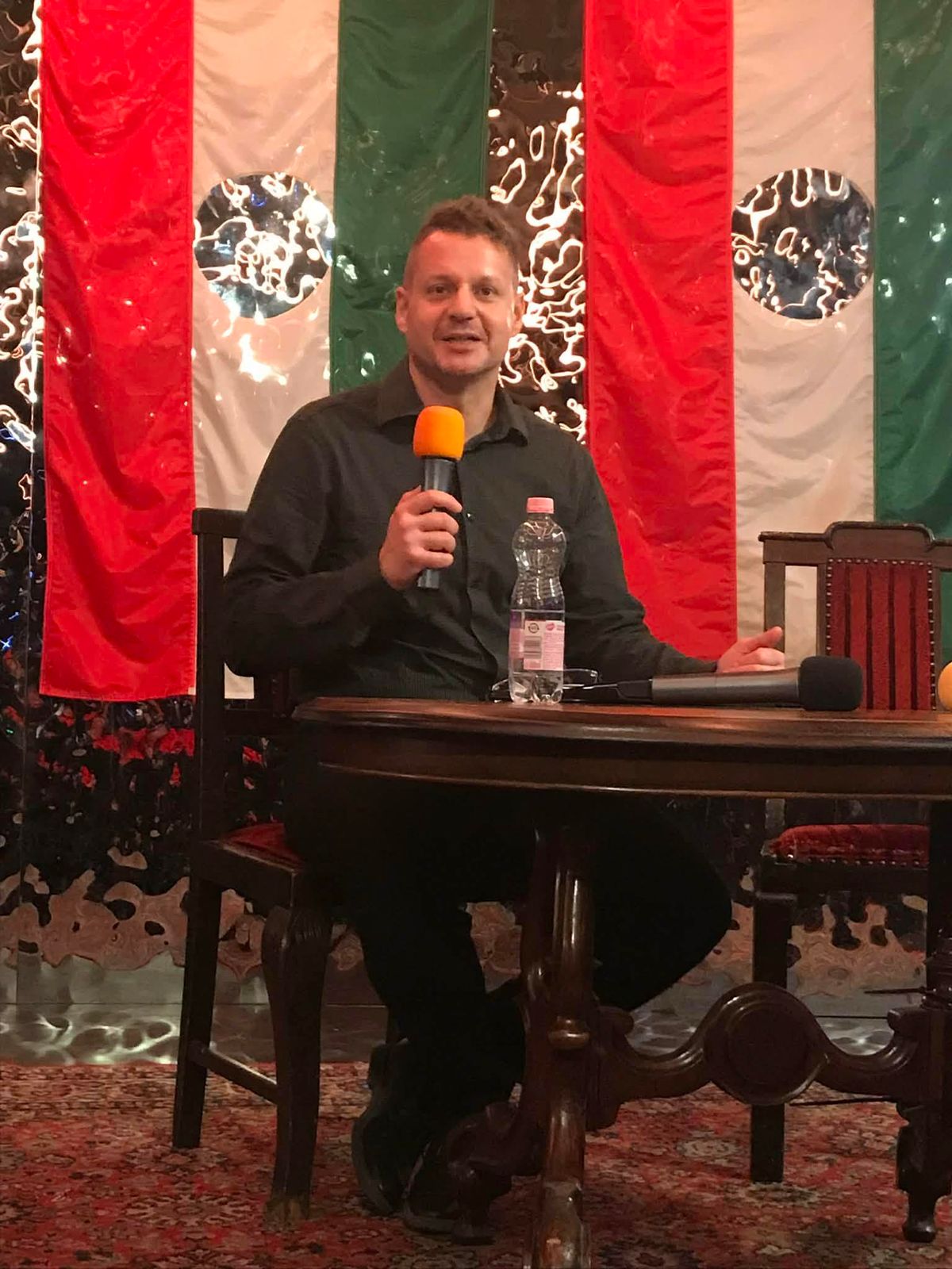 Tóth Máté, az Energiajogász szerint a nagytőke támadást indított a magyarországi jóléti rendszer ellen. Tizenhat év eredményei forognak kockán.