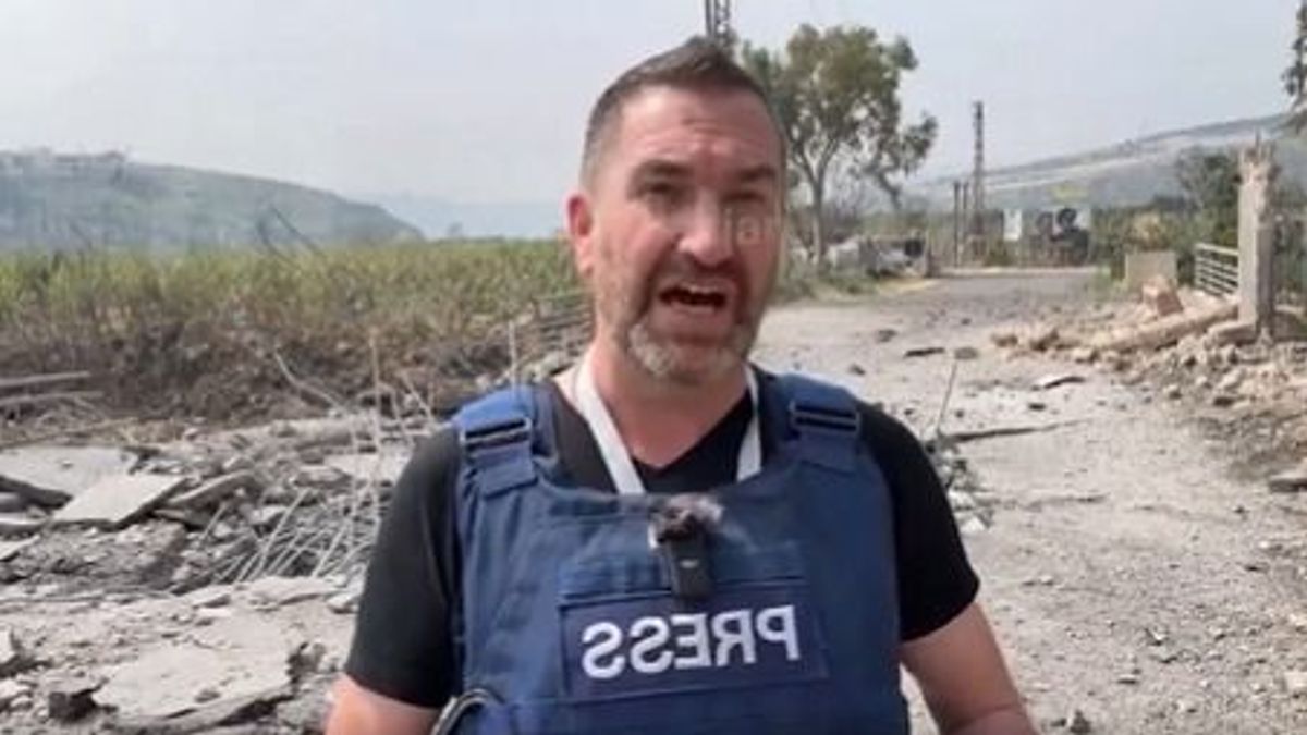 Sokkoló felvétel: élő adás közben csapódott be egy hatalmas légibomba a tudósító mögött (VIDEÓ)