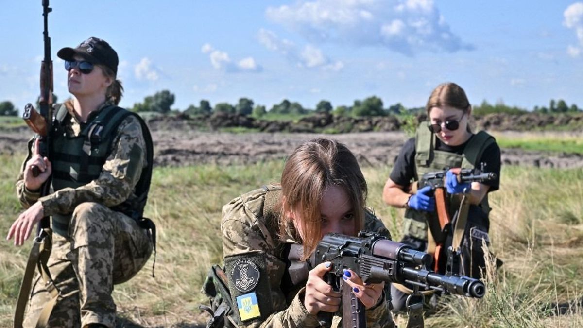 Zelenszkij kényszersorozói célba vették a magányos férfiakat: csábító hölgyeket és társkereső oldalakat bevetve rabolják el a hadra fogható férfiakat