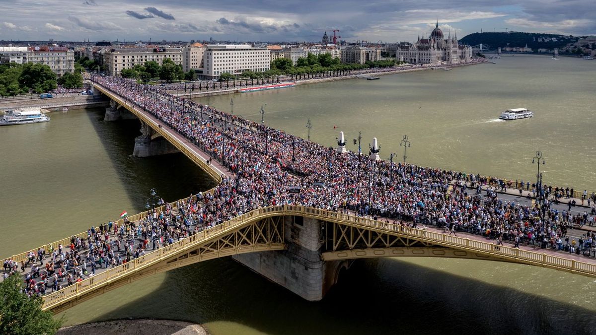 Kedves tiszás állampolgár, olvasgasson 12 pontot – hátha megérti, mi is ez a sok ember a Békemeneten!