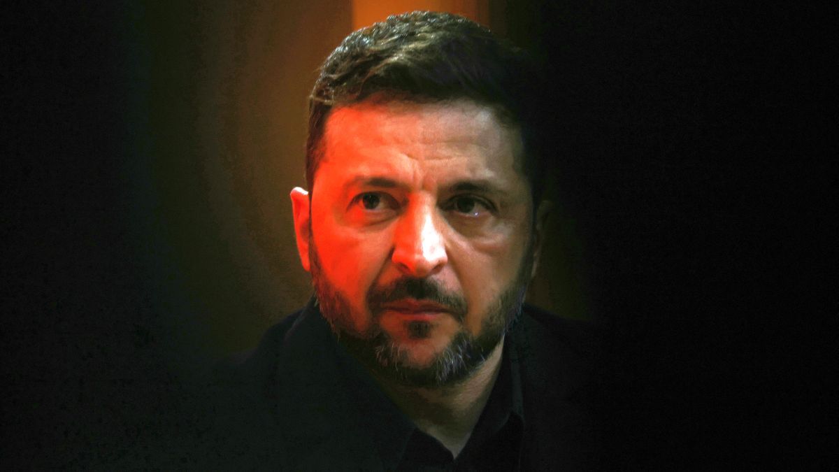 Teljes az idegbaj az ukrán elitben: Zelenszkij a lövészárokba küldené a lógós politikusokat