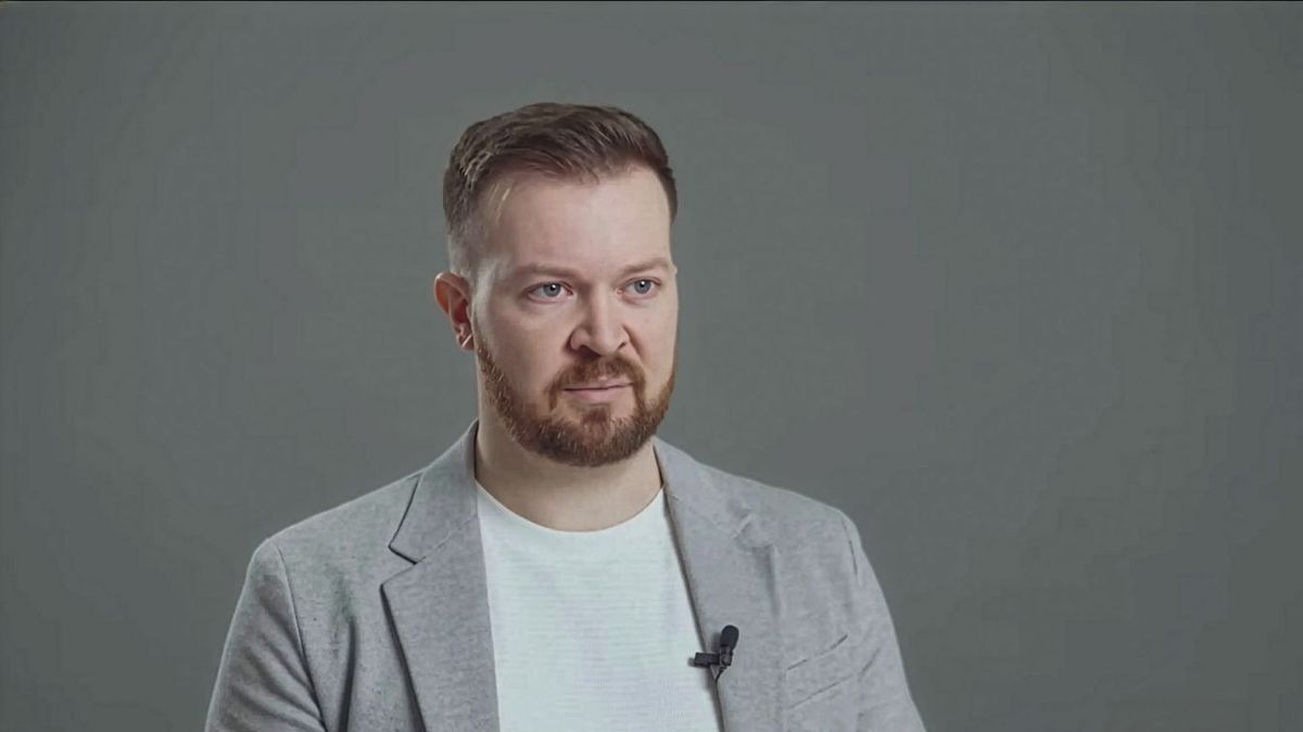 Fizetett forradalmárok, lelkes ügynökök