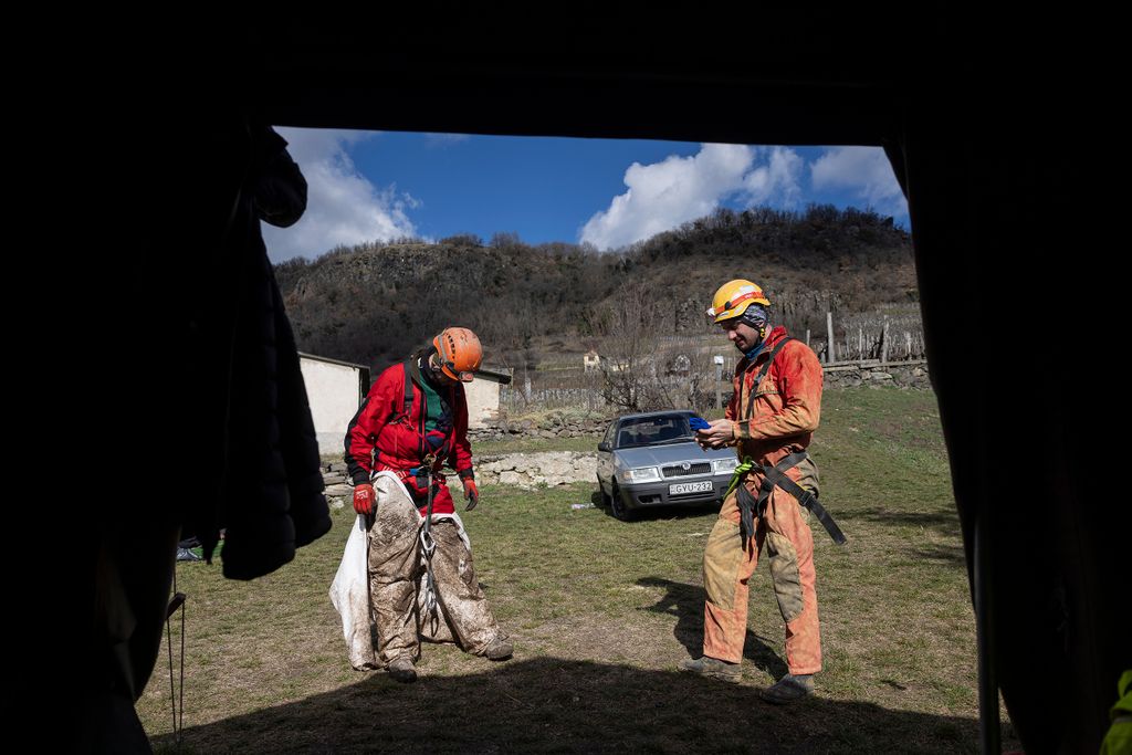 20260227 Somlóhegy Taposókút Somlóvásárhelyen amely a XIX század elején épült ipari műemlék. Barlangi mentő csapat dolgozik a kút teljes mélységének a kitisztításán.  Fotó: Kállai Márton KM