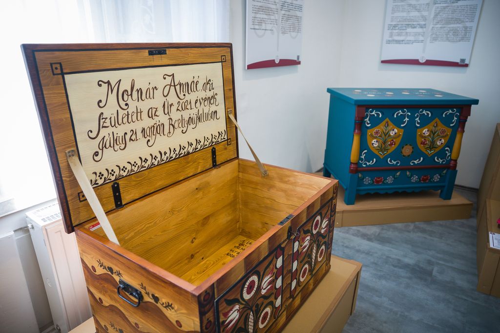 20260223 Balassagyarmat 
Kelengyeládák és titkaik kiállítás a Jánossy Képtárban. 

Fotó: Németh András Péter  NAP 
MW 

A képen: kelengyeláda 