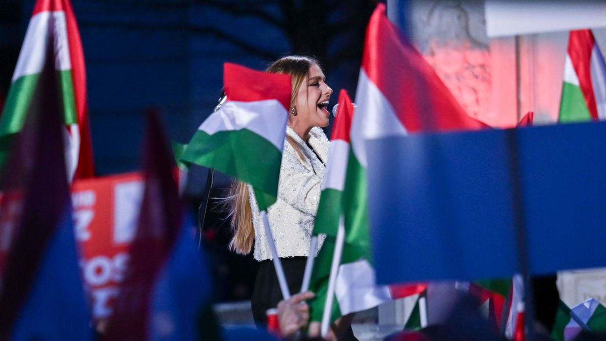 Kabaré: az a Magyar Péter beszél önmerényletről, aki anno begyógyszerezte magát, és amikor az exfelesége kihívta a mentőket, akkor elbújt a kertben, pizsamában