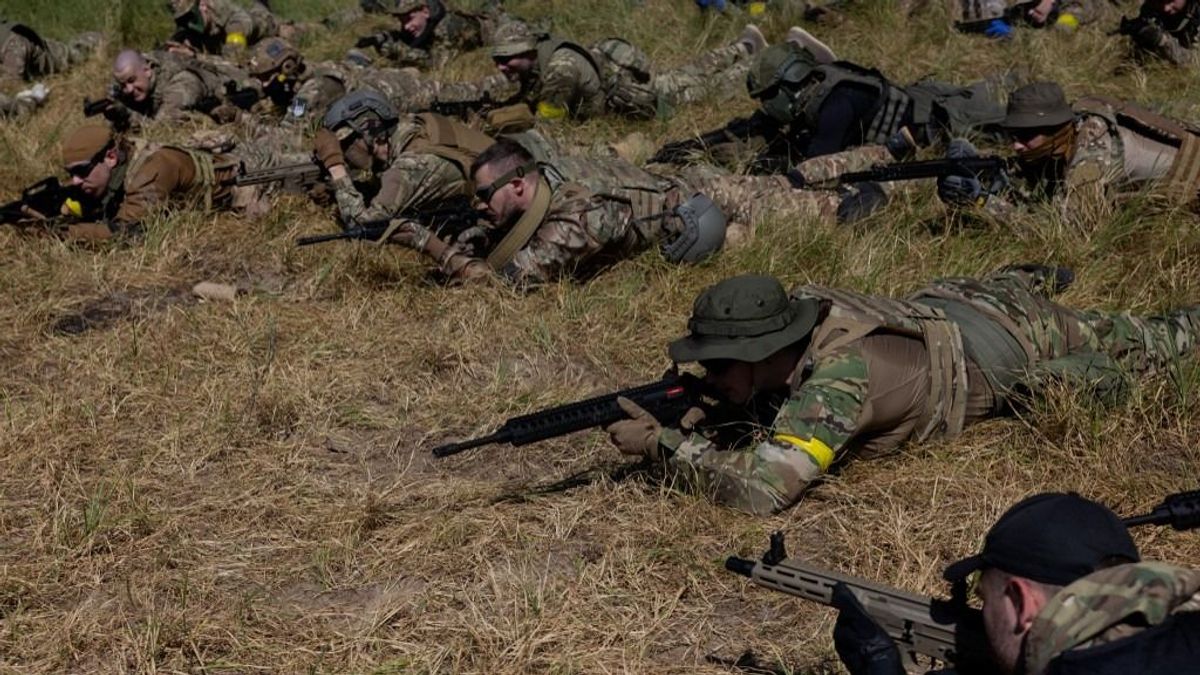 Hivatalosan bejelentették: Európában képzett katonák érkeznek az ukrán frontra