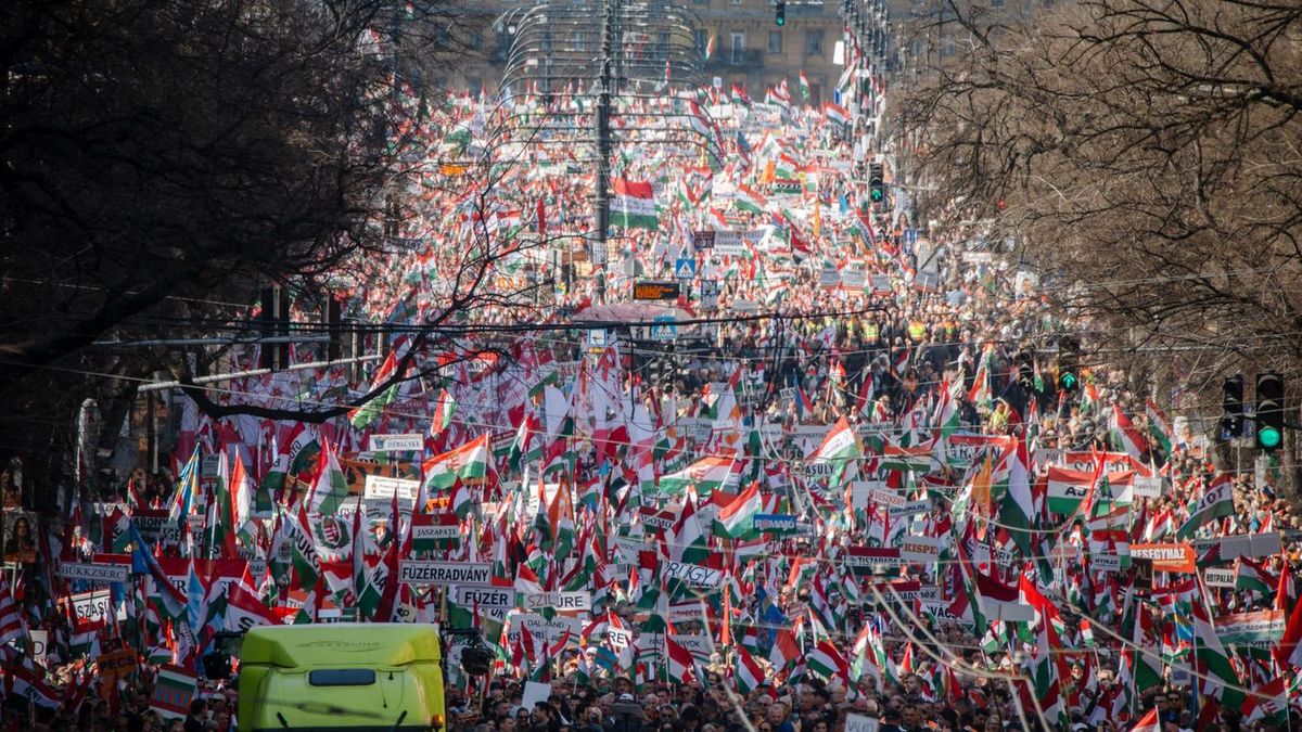 Lehet gyűlöletből, unalomból, poénból a Tiszára húzni az ikszet – de ami utána jön, azért vállalni kell a felelősséget mindazoknak, akik így tettek