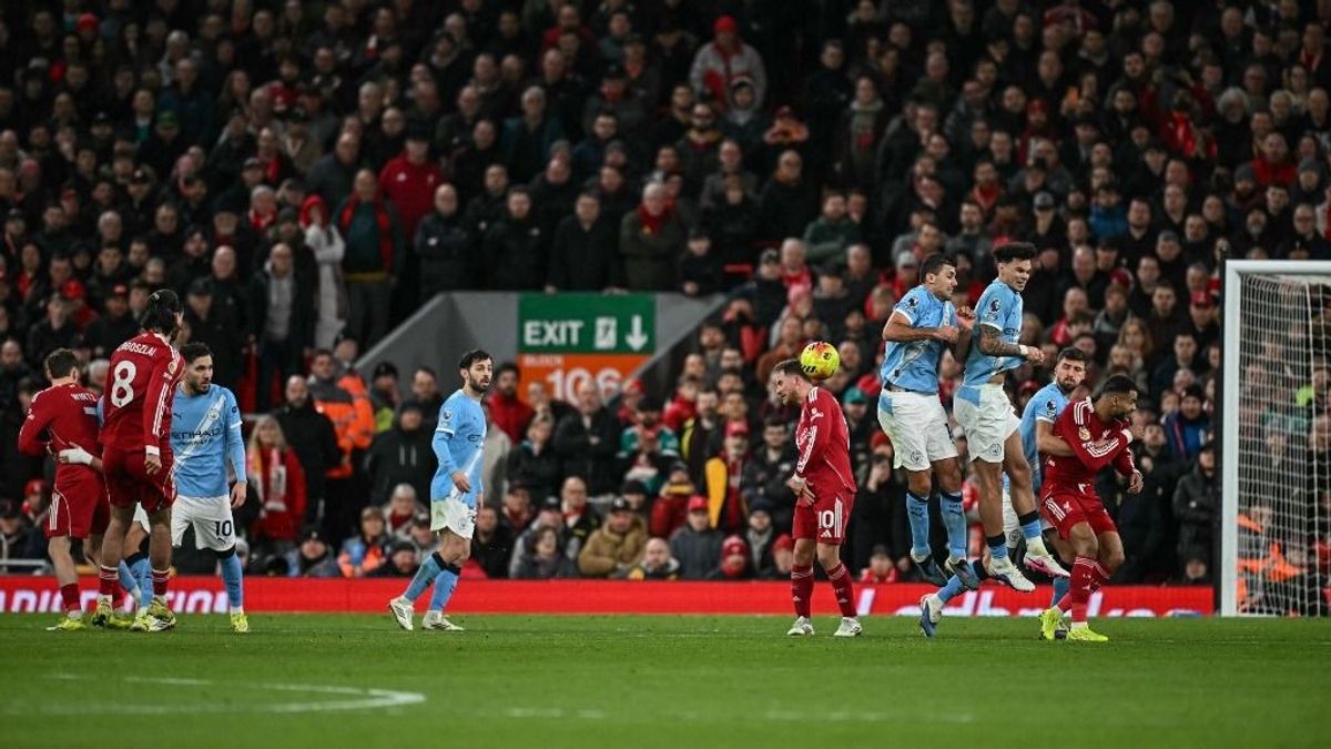 Ez a magyarokon is múlhat: Szoboszlai hiába lőtt óriási szabadrúgásgólt, angol névrokona elhappolhatja tőle a díjat