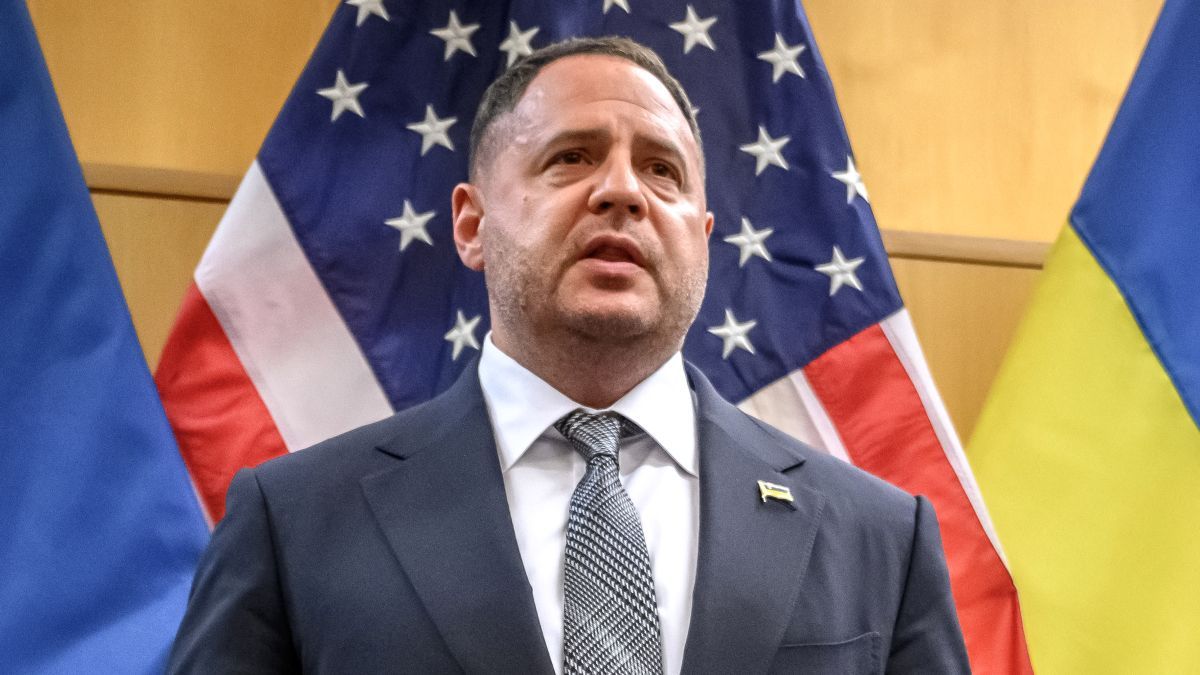 Ez Ukrajna: új pozíciót csináltak Zelenszkij korrupcióba belebukott jobbkezének az aranyvécé-ügy után