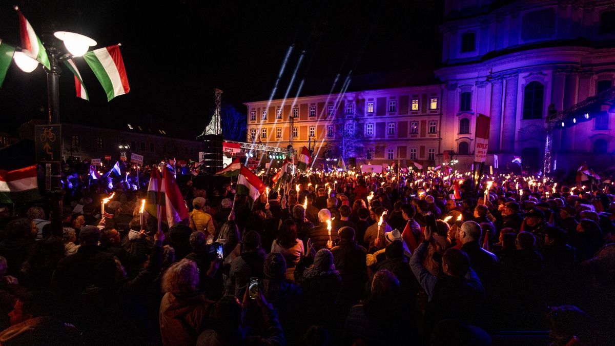 Brüsszel aggódhat; öt évig figyelték Szoboszlait; Egerben is óriási tömeg fogadta Orbán Viktort