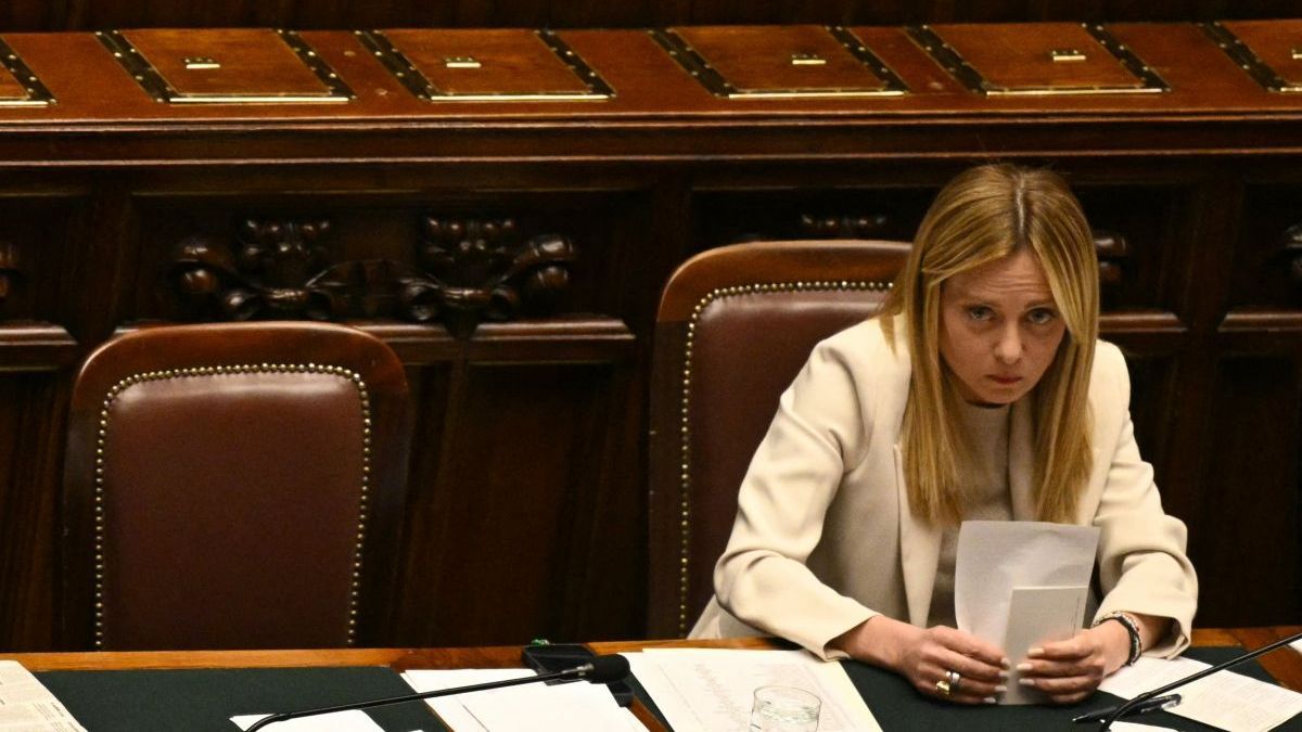 Melonit is célkeresztbe vették: az olasz baloldal vérszemet kapott, leváltanák a kormányfőt