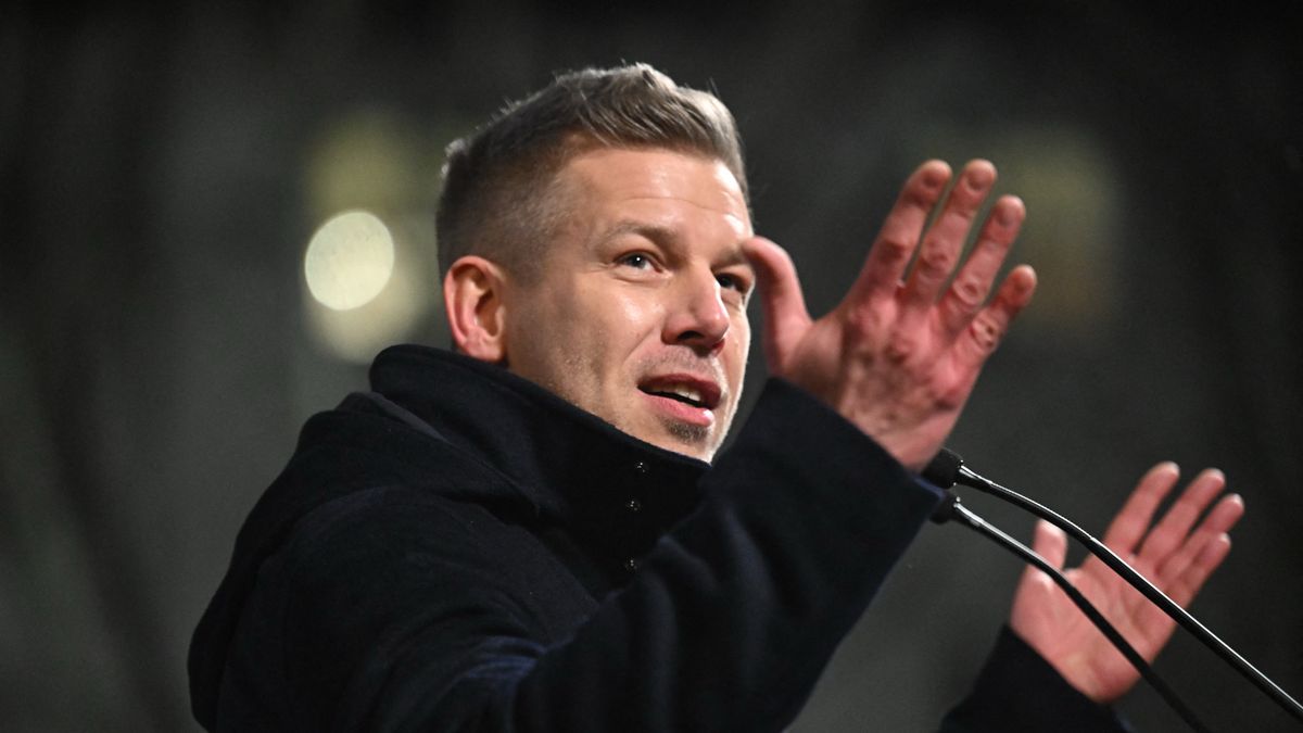 Magyar Péter ma is színjátékot játszik