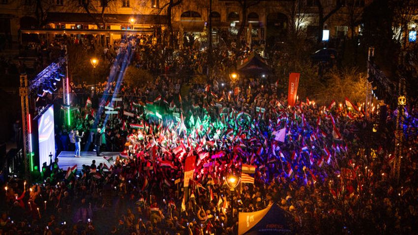 Országjárás: egy tűt nem lehetett leejteni Nagykanizsán, hatalmas tömeg várta Orbán Viktort