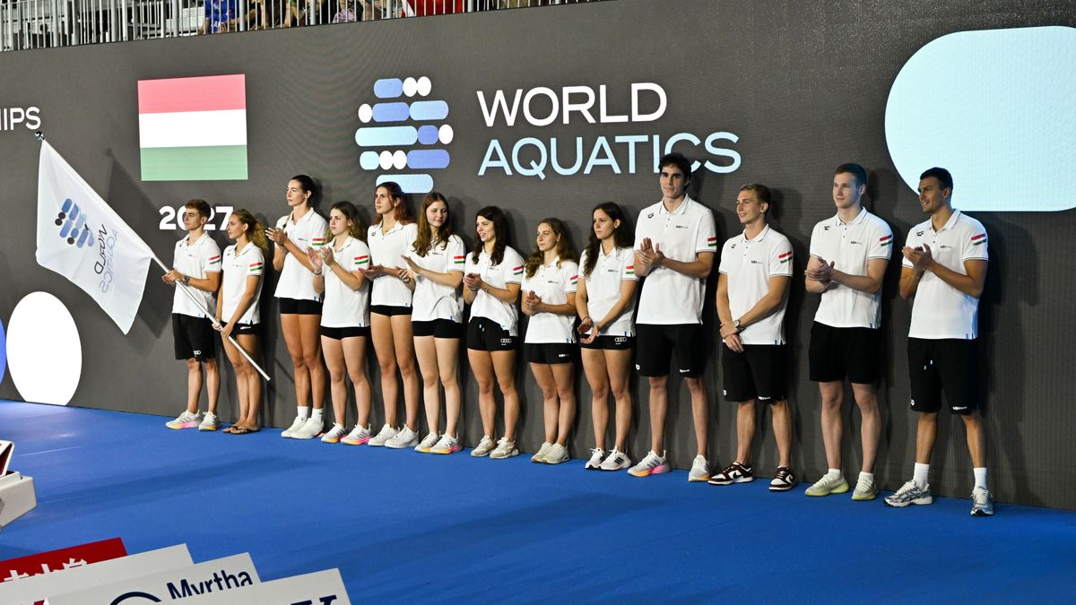 Hazatért az ománi edzőtáborból a teljes magyar úszóválogatott