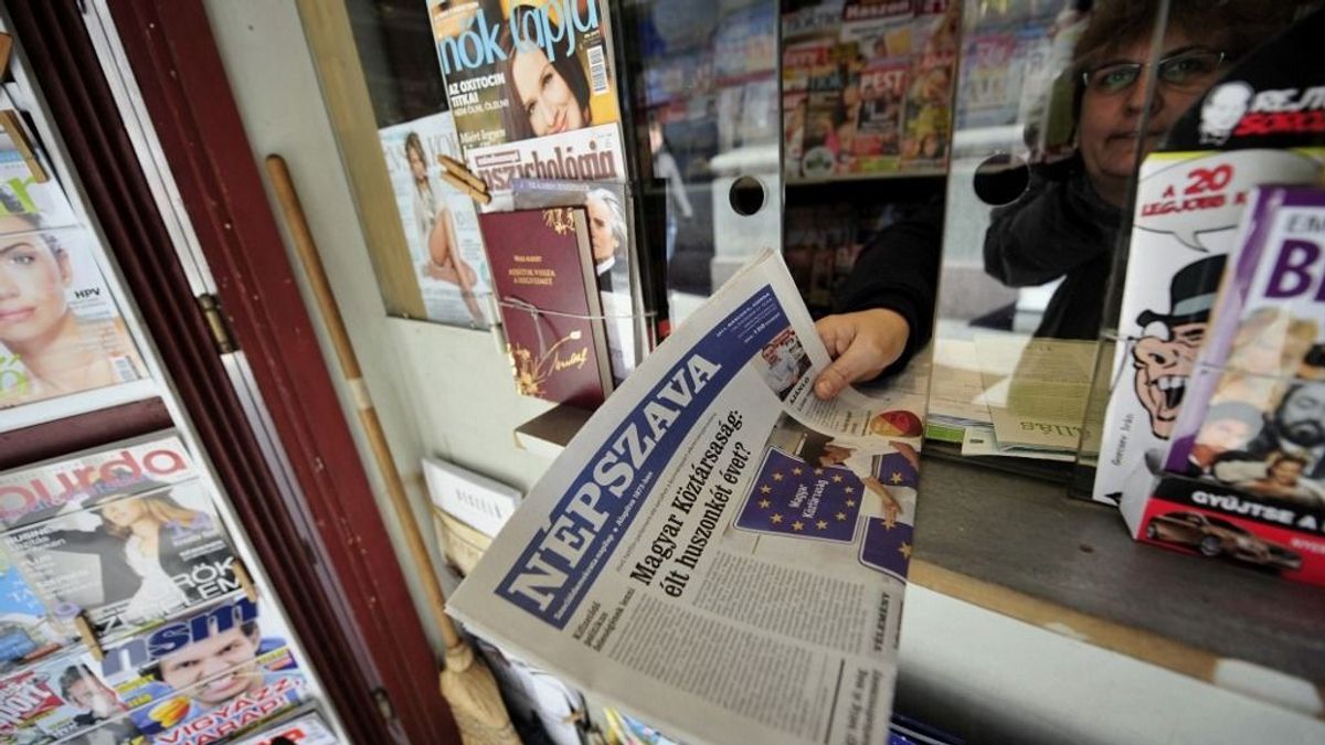 A Népszava Magyar Péter hatalomra kerüléséért lobbizik – és adósrabszolgává tenné a magyarokat