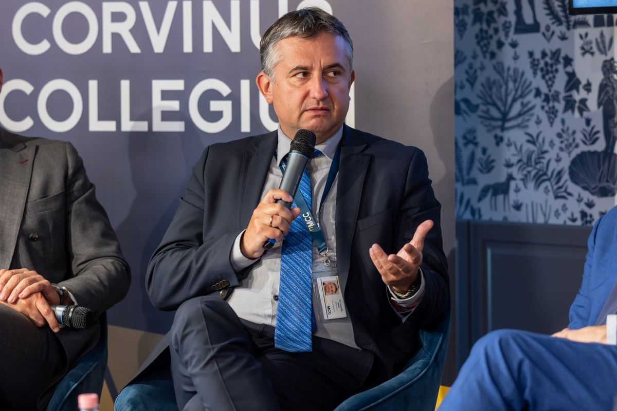 Demkó Attila biztonságpolitikai szakártő szerint három lehetséges lezárása van az iráni konfliktusnak, a gazdasági hatásait pedig Magyarország is megérzi