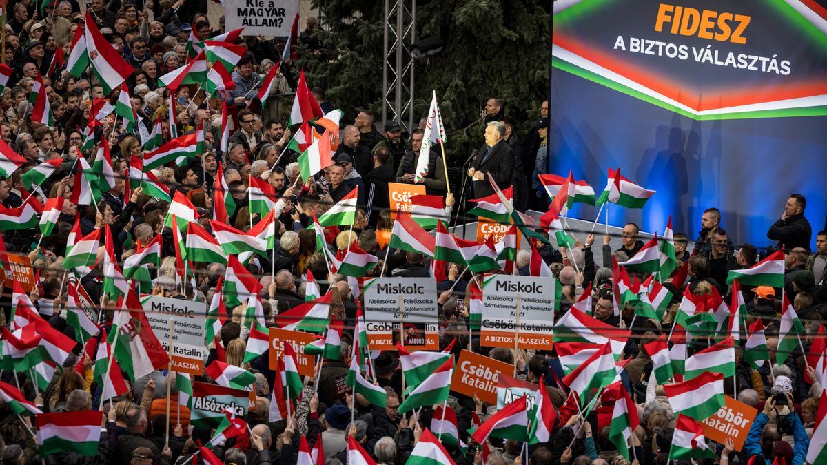 Micsoda látvány: hatalmas tömeg fogadta Orbán Viktort Miskolcon (GALÉRIA)