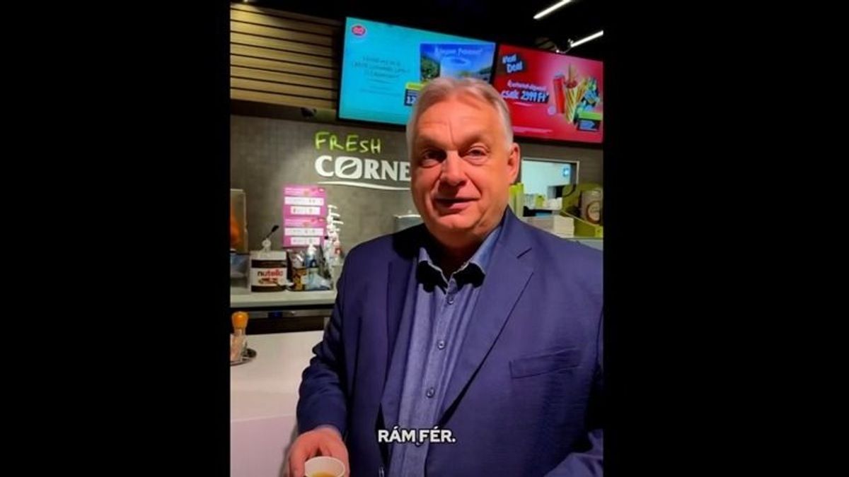 Váratlan benzinkutas megálló: Orbán Viktor kávézás közben találkozott az emberekkel (VIDEÓ)